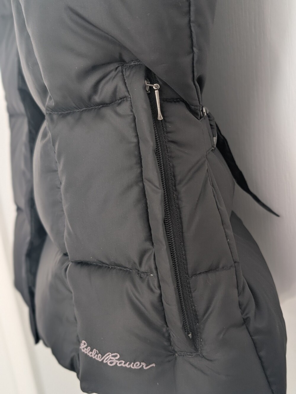 New Eddie Bauer Down Vest - Black -- Size M - Picture 10 of 12